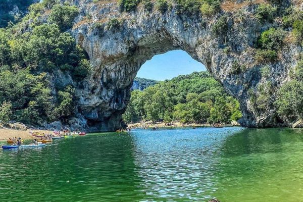 ว่ายน้ำฝรั่งเศสกับการท่องเที่ยว เมืองชายฝั่ง และทะเลเมดิเตอร์เรเนียน